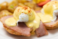Lighthouse-Grill-Breakfast-Eggs-Benedict