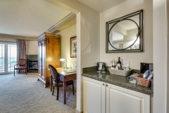 Executive-Plaza-Room-Hotel-Bellwether